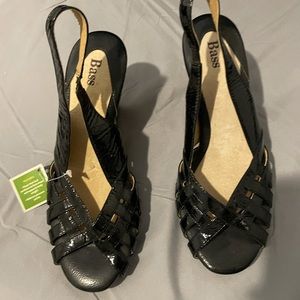 NWT size 7 1/2 bass shoes